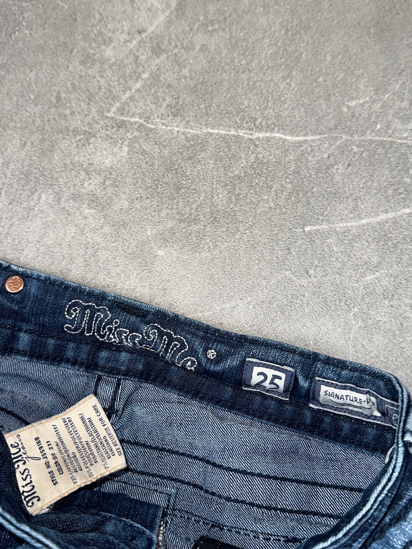 Miss Me Bootcut Low Rise // 25 (Xs)