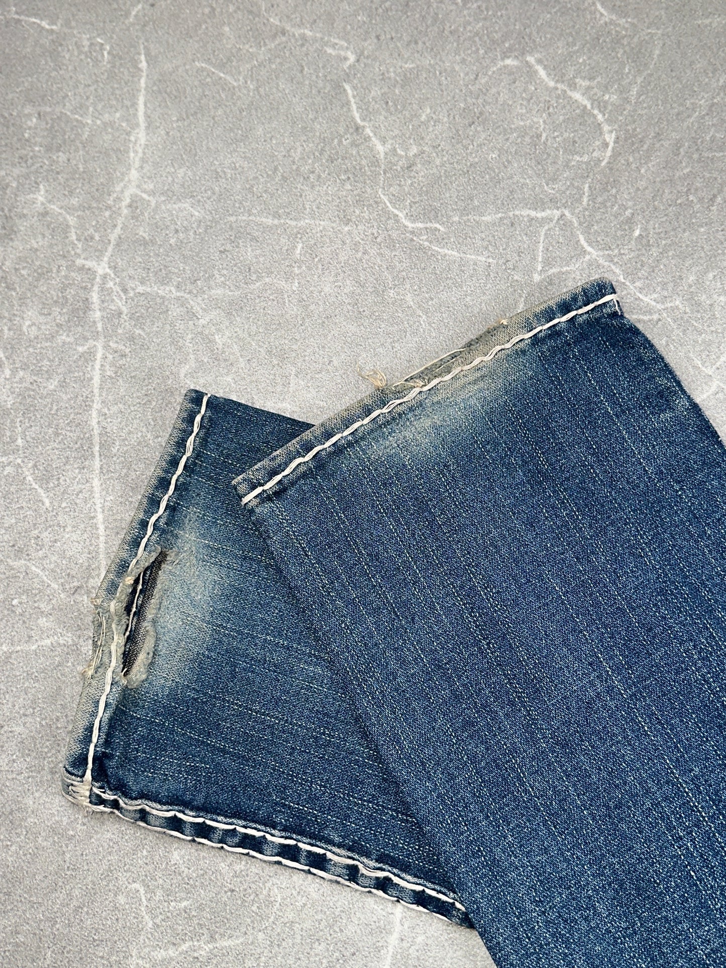 True Religion Straight Low Rise // 28 (M)