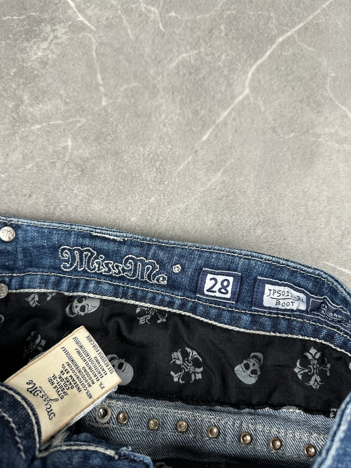 Miss Me Bootcut Low Rise // 28 (M)