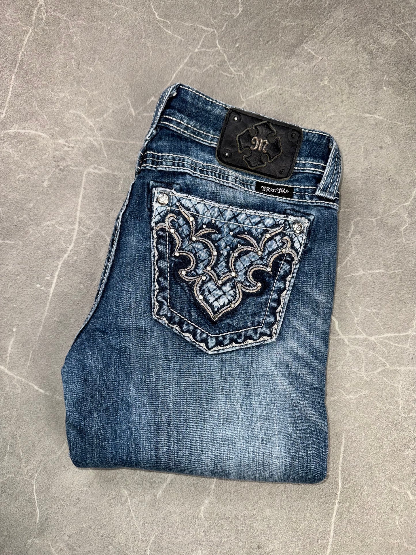 Miss Me Bootcut Low Rise // 29 (M)
