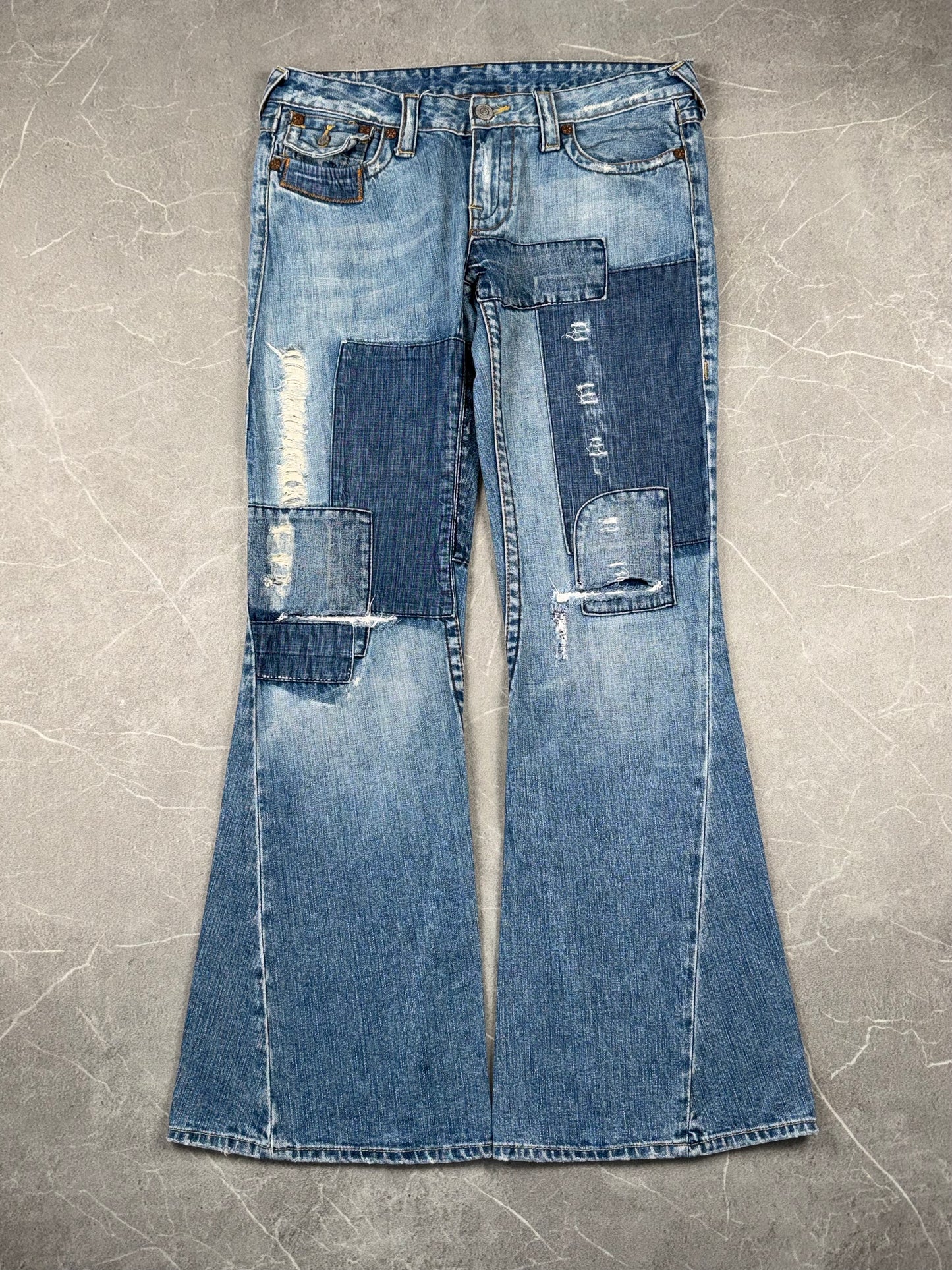 True Religion Flared Low Rise // 31 (L)