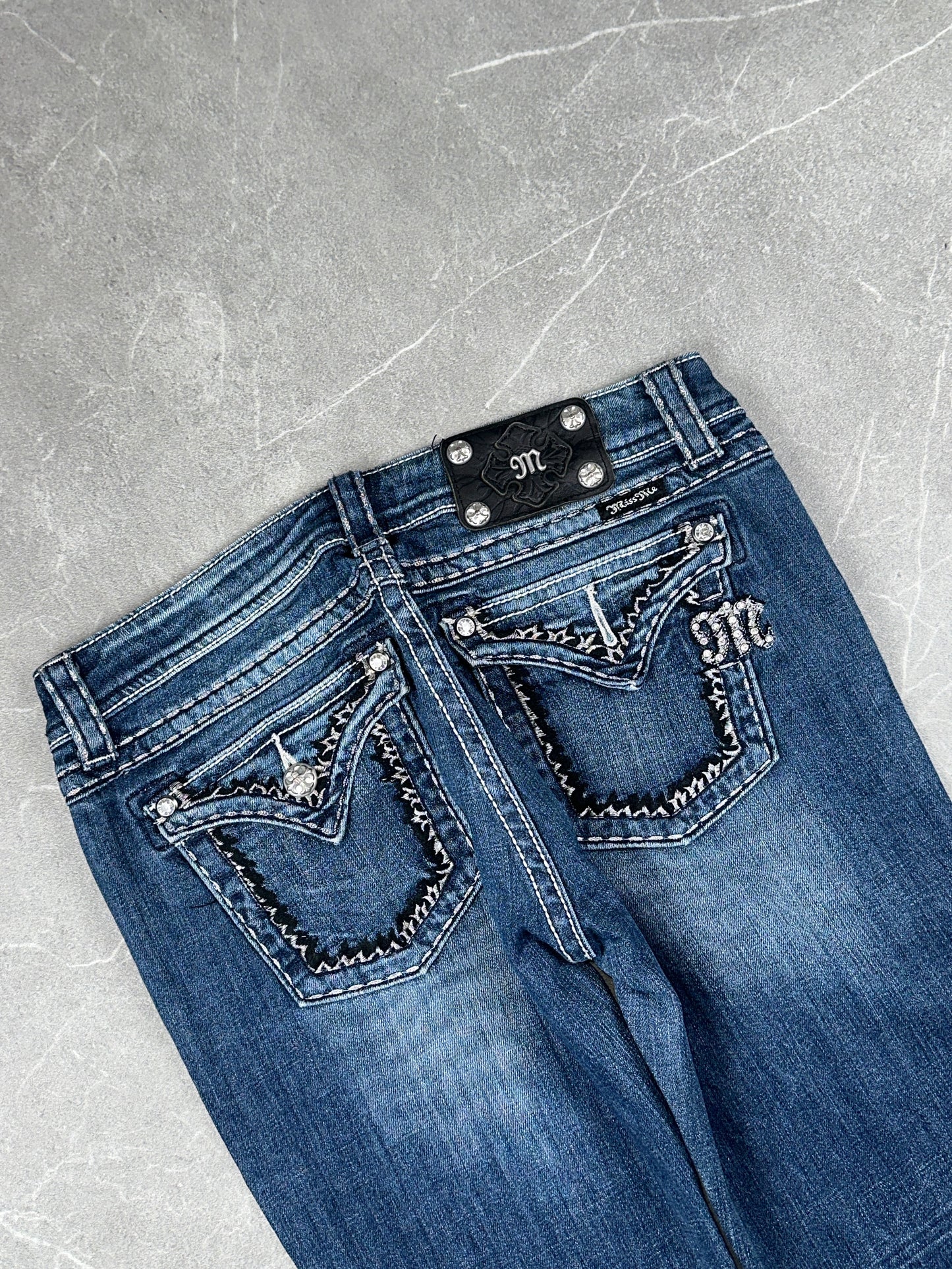 Miss Me Bootcut Low Rise // 28 (M)