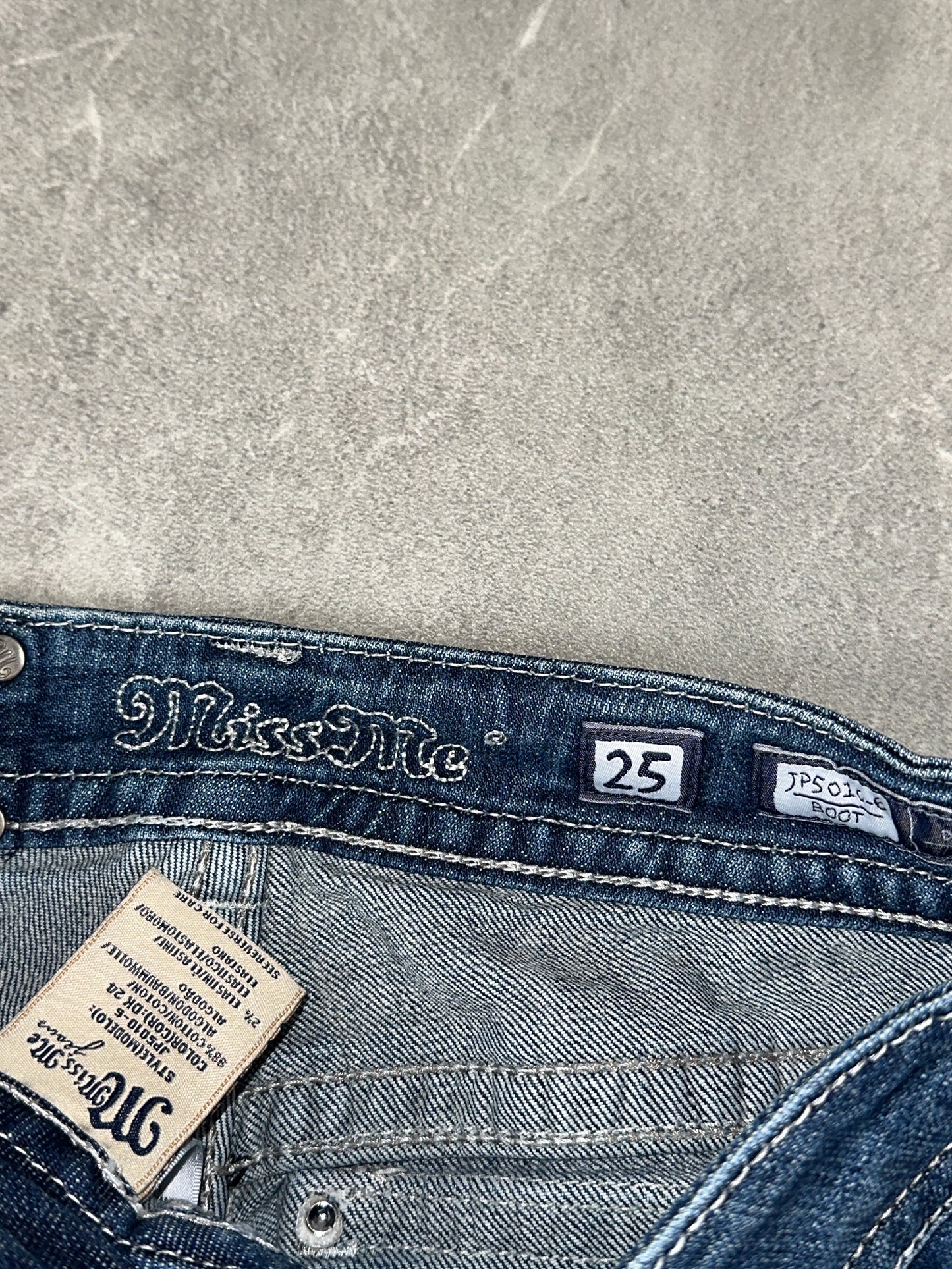 Miss Me Bootcut Low Rise // 25 (Xs)