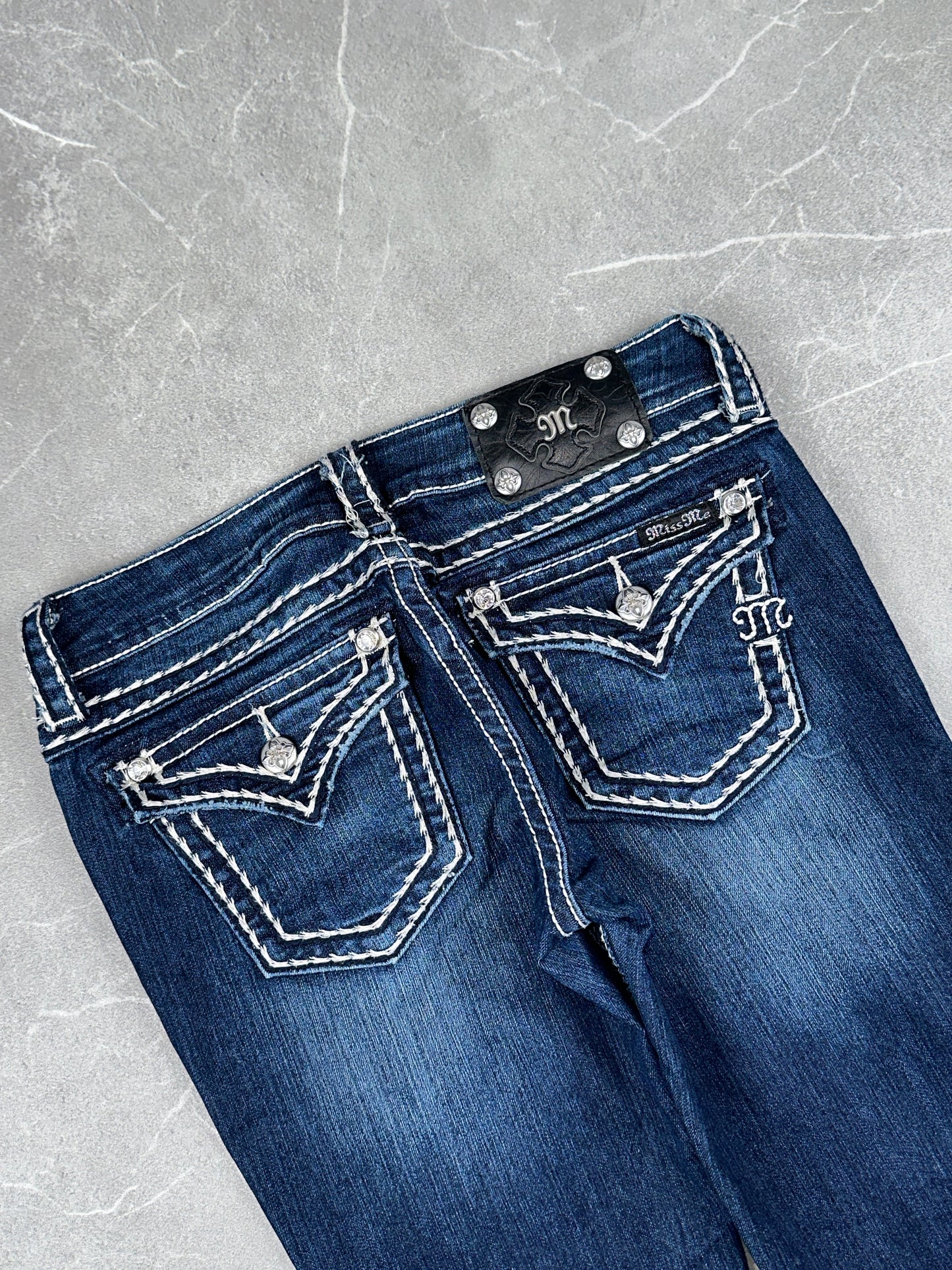 Miss Me Bootcut Low Rise // 27 (S)