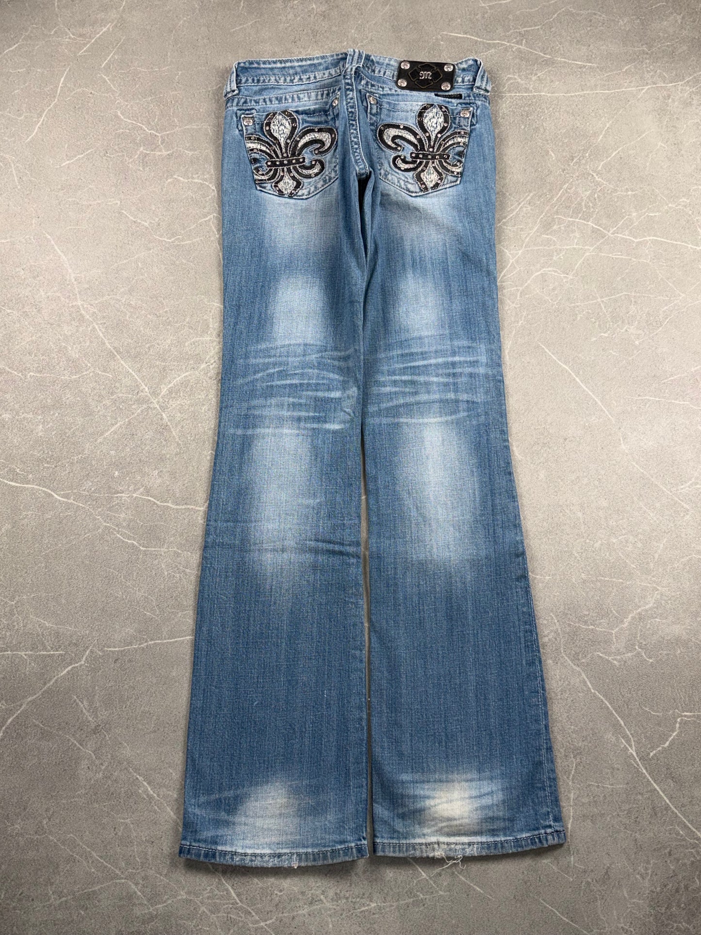 Miss Me Bootcut Low Rise // 28 (M)