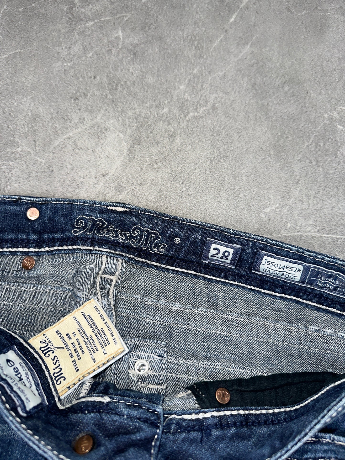 Miss Me Bootcut Low Rise // 28 (M)