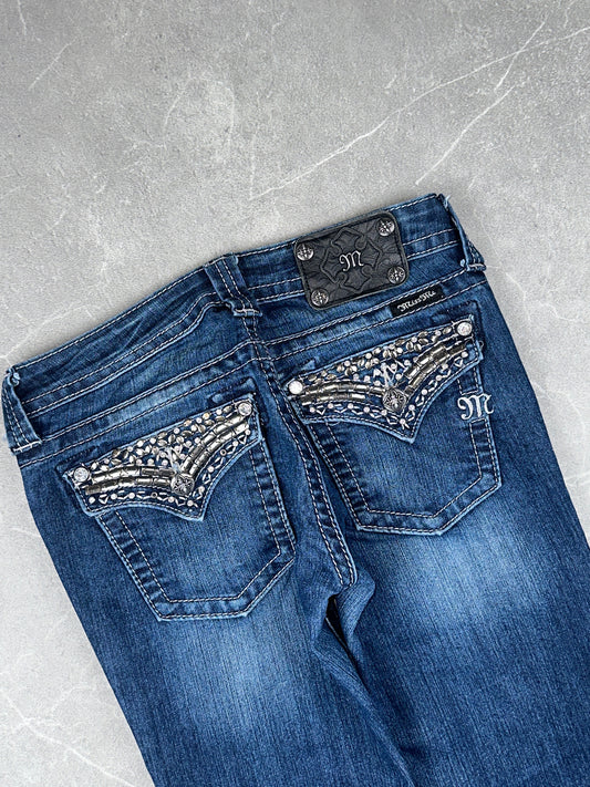 Miss Me Bootcut Low Rise // 27 (S)