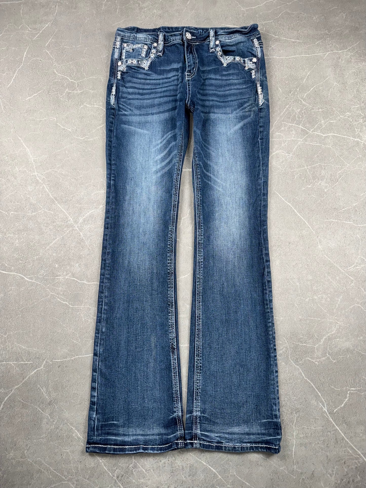 Grace in La Bootcut Low-Mid Rise // 31 (L)