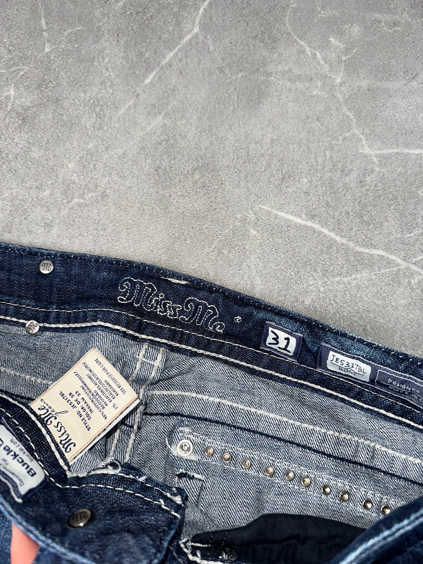 Miss Me Bootcut Low Rise // 31 (L)