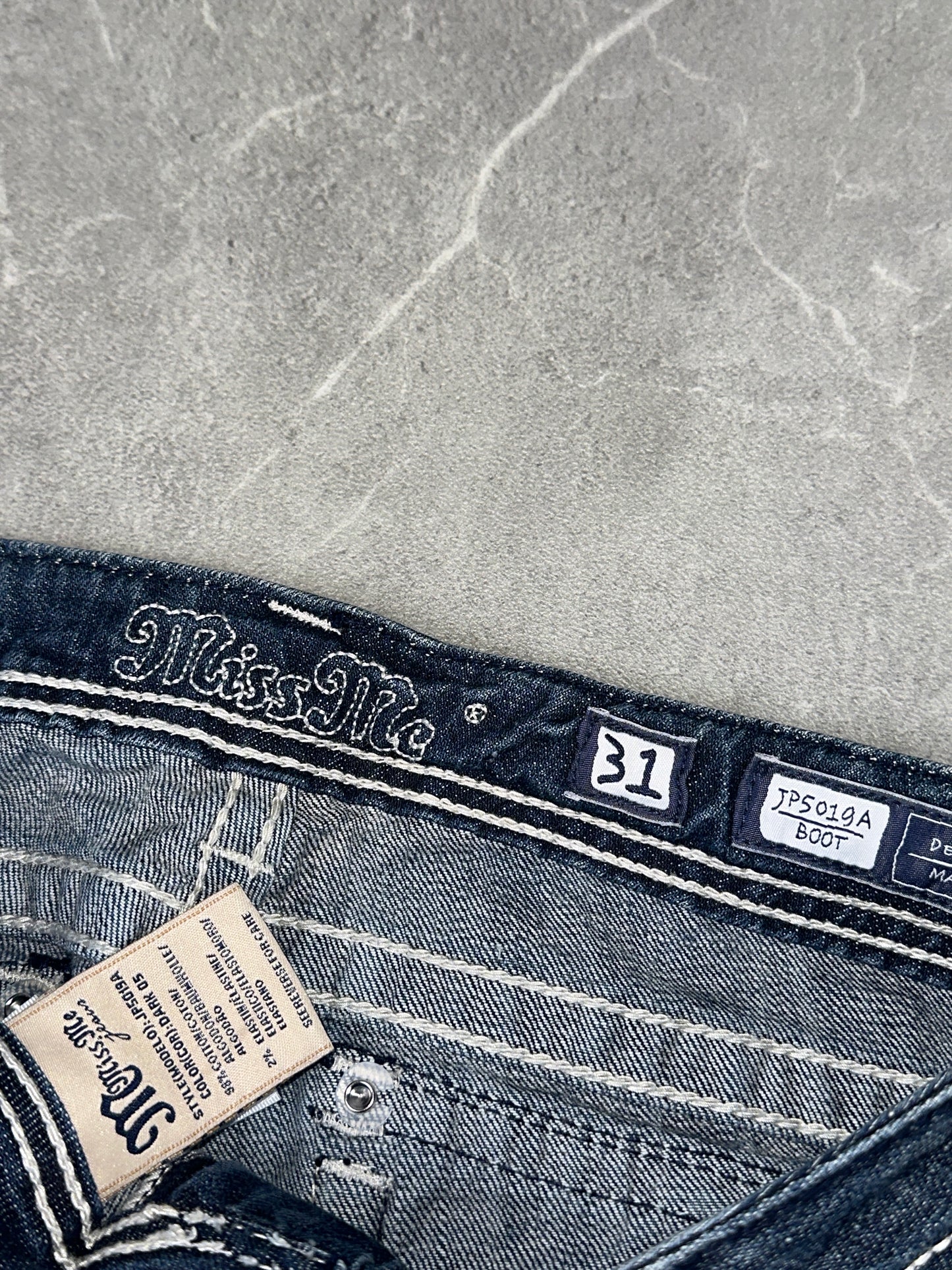 Miss Me Bootcut Low Rise // 31 (L)