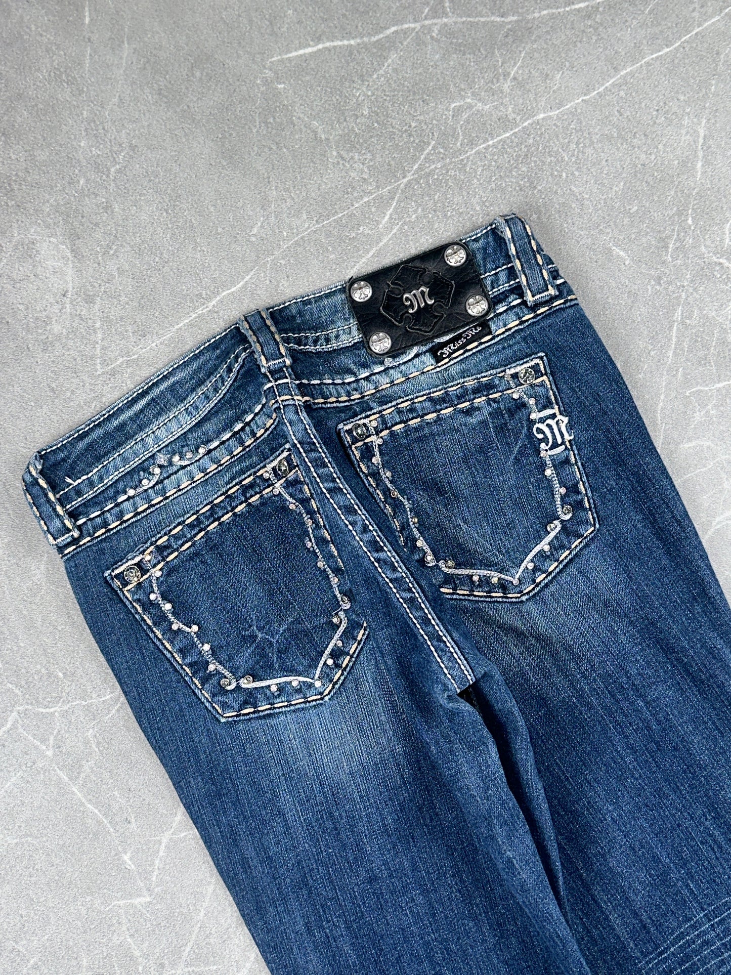 Miss Me Bootcut Low Rise // 28 (M)