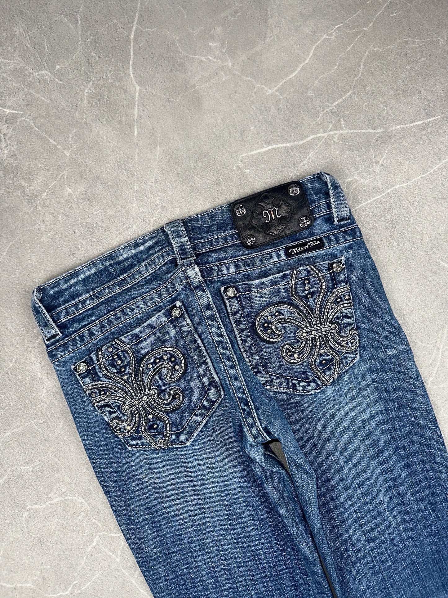 Miss Me Bootcut Low Rise // 26 (S)