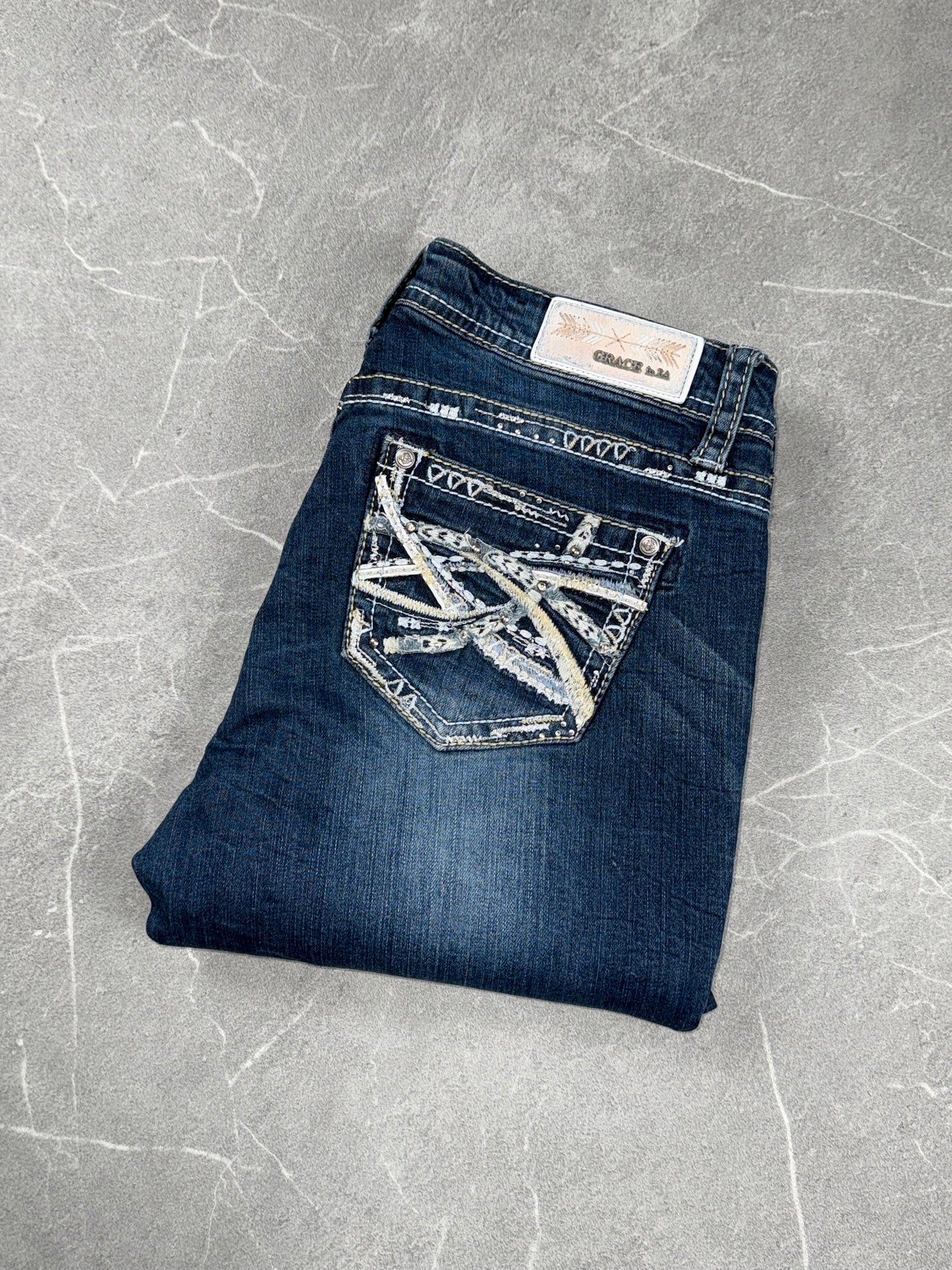 Grace in La Bootcut Low-Mid Rise // 30 (M)