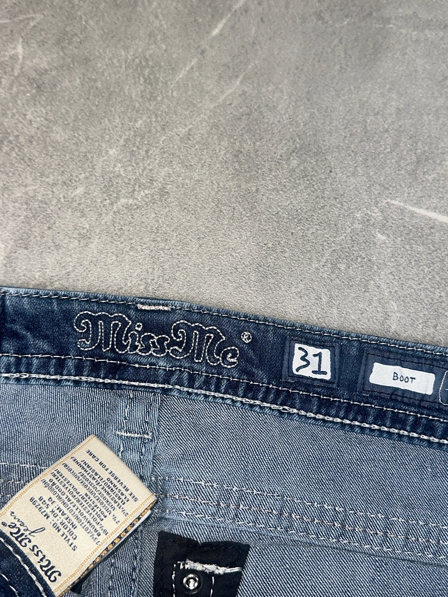 Miss Me Bootcut Low Rise // 31 (L)