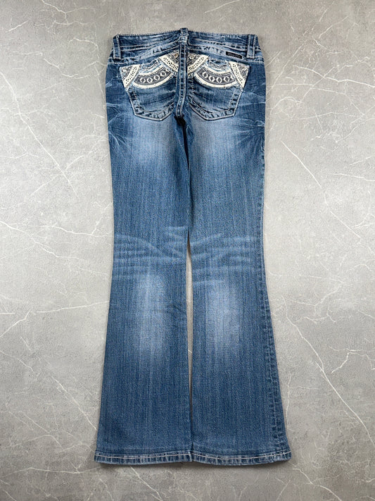Miss Me Bootcut Low Rise // 26 (S)