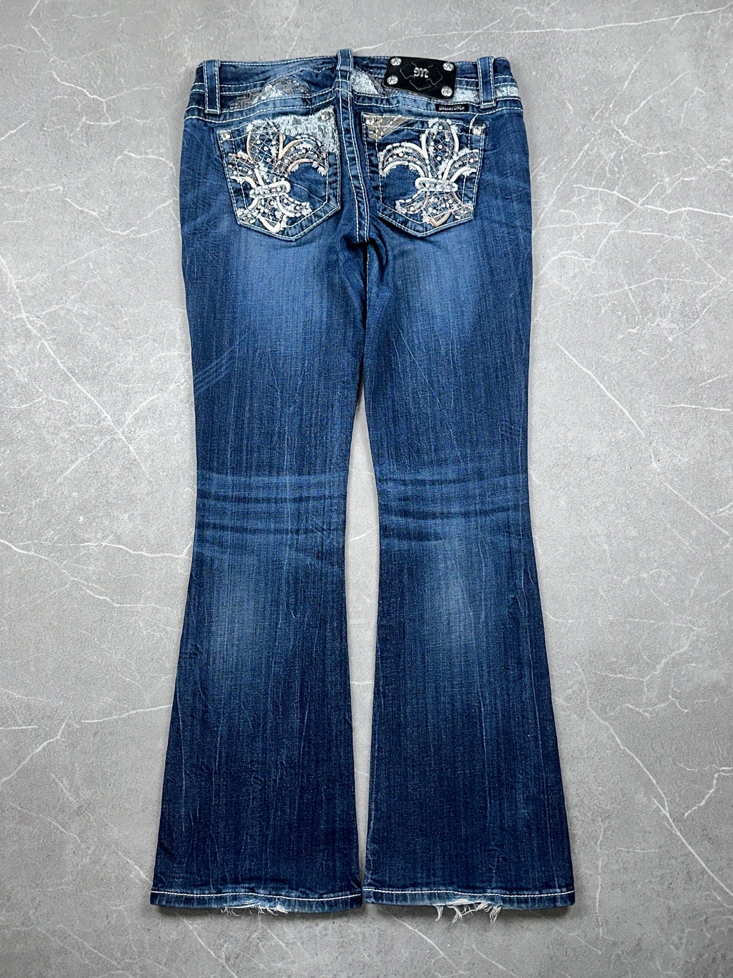 Miss Me Bootcut Low Rise // 27 (S)