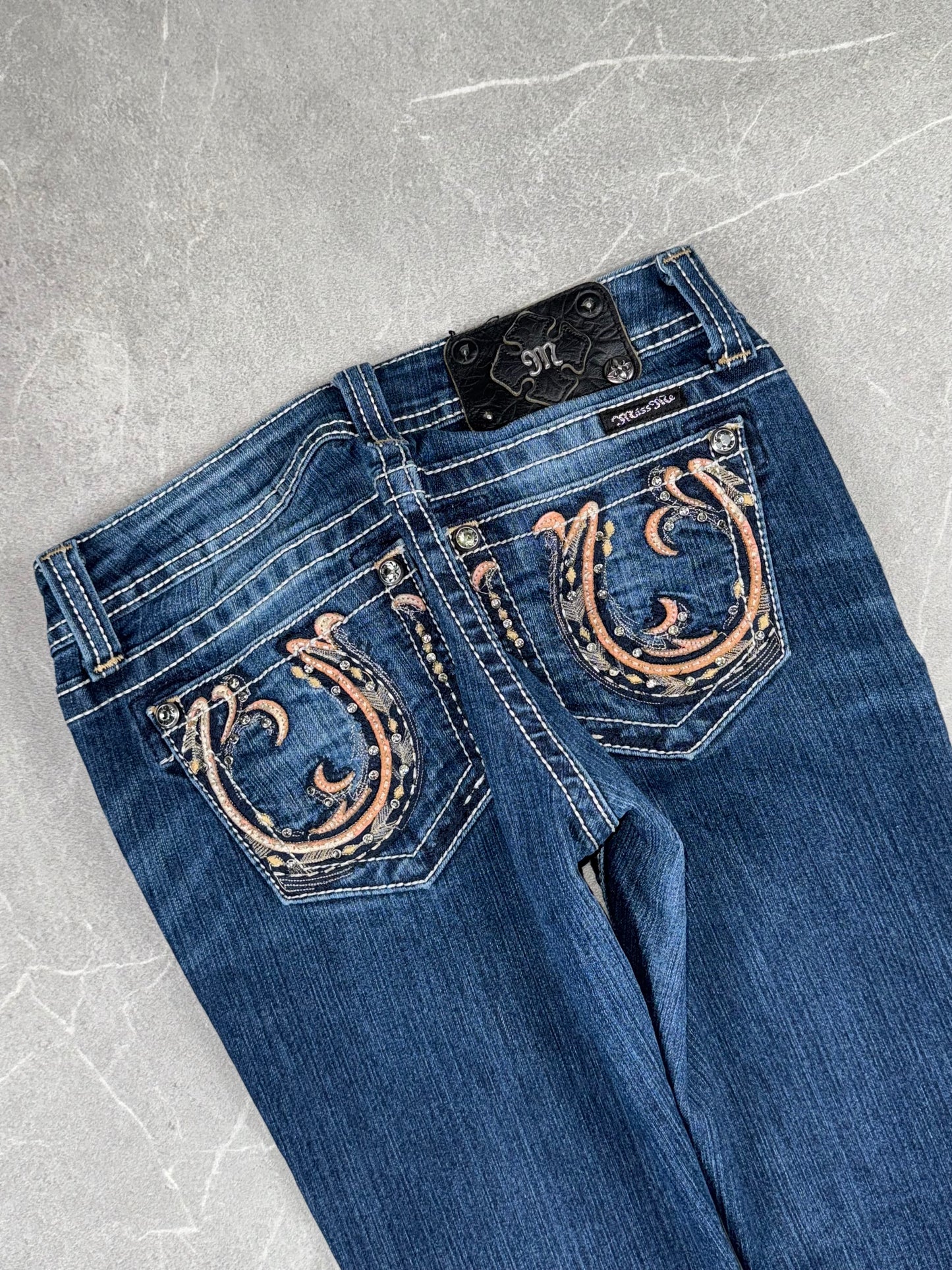 Miss Me Skinny Low Rise // 26 (S)