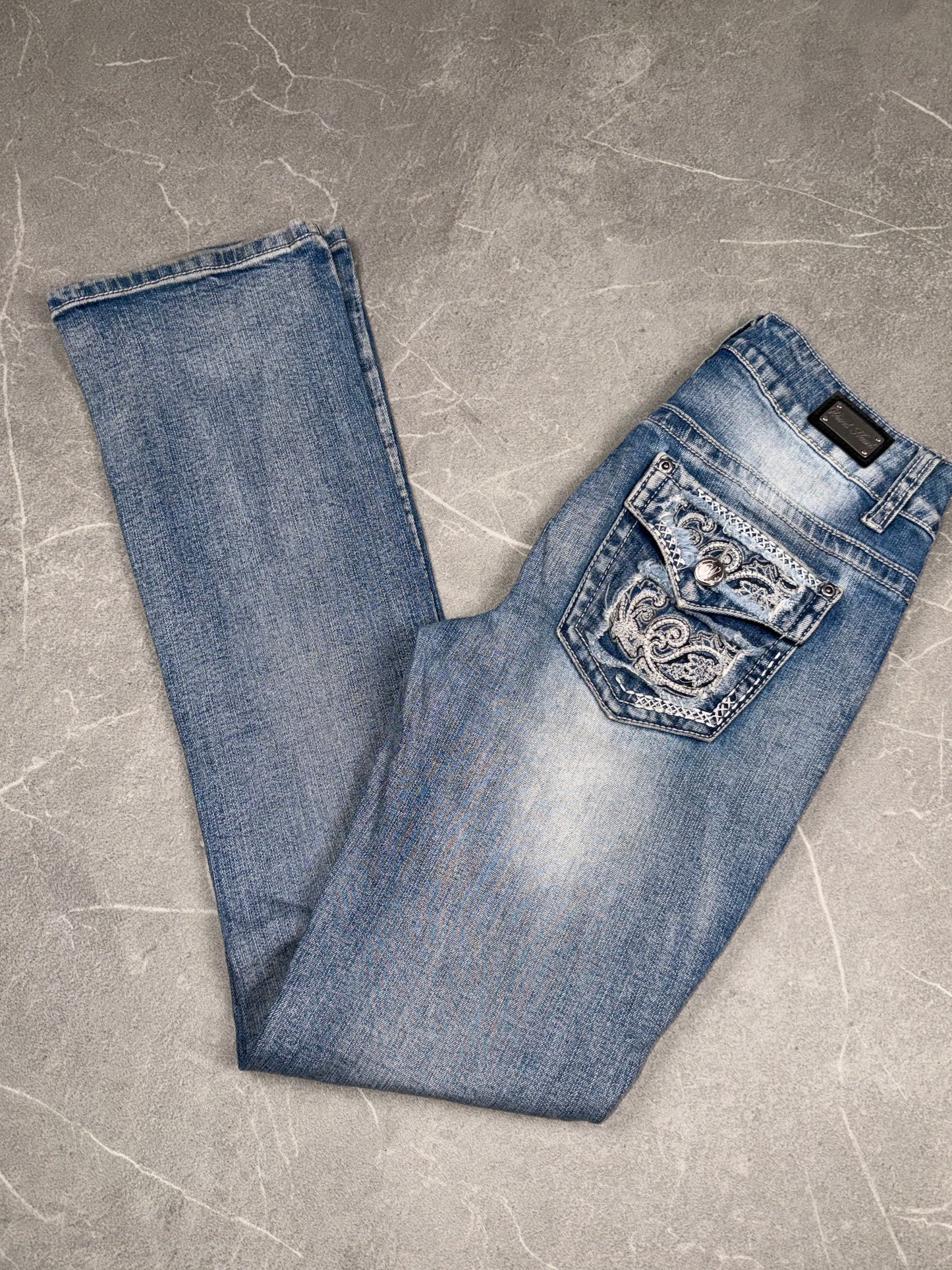 Wiced Heart Bootcut Mid Rise // 26 (S)
