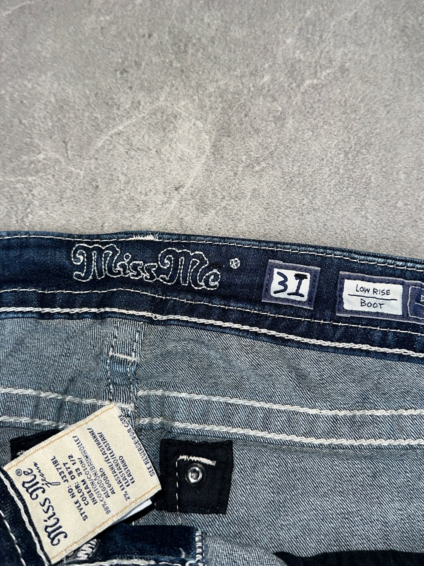 Miss Me Bootcut Low Rise // 31 (L)