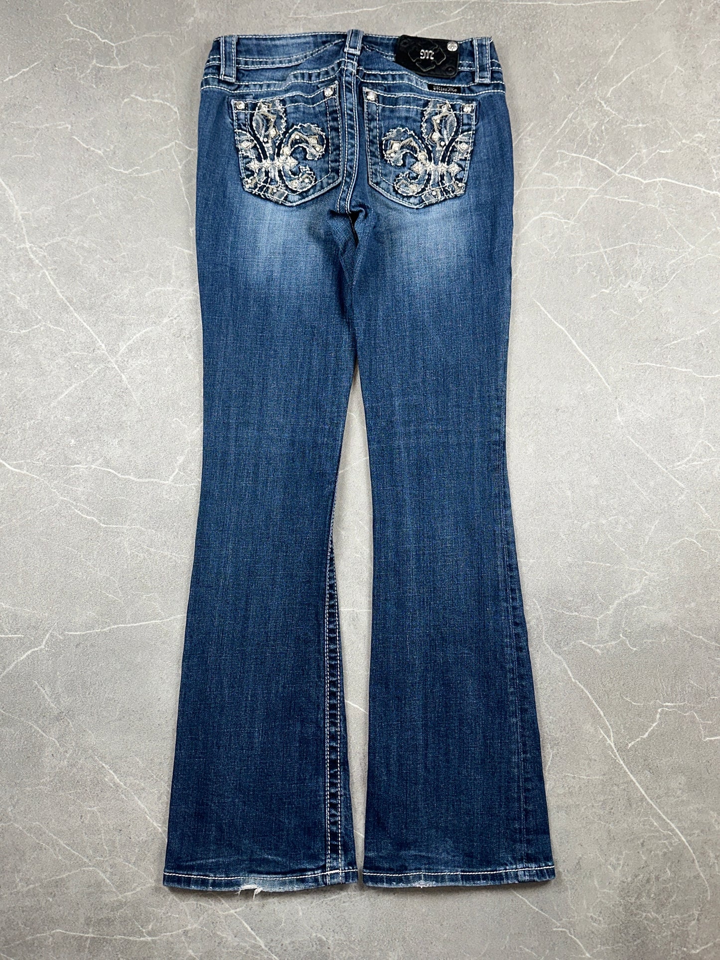 Miss Me Bootcut Low Rise // 26 (S)