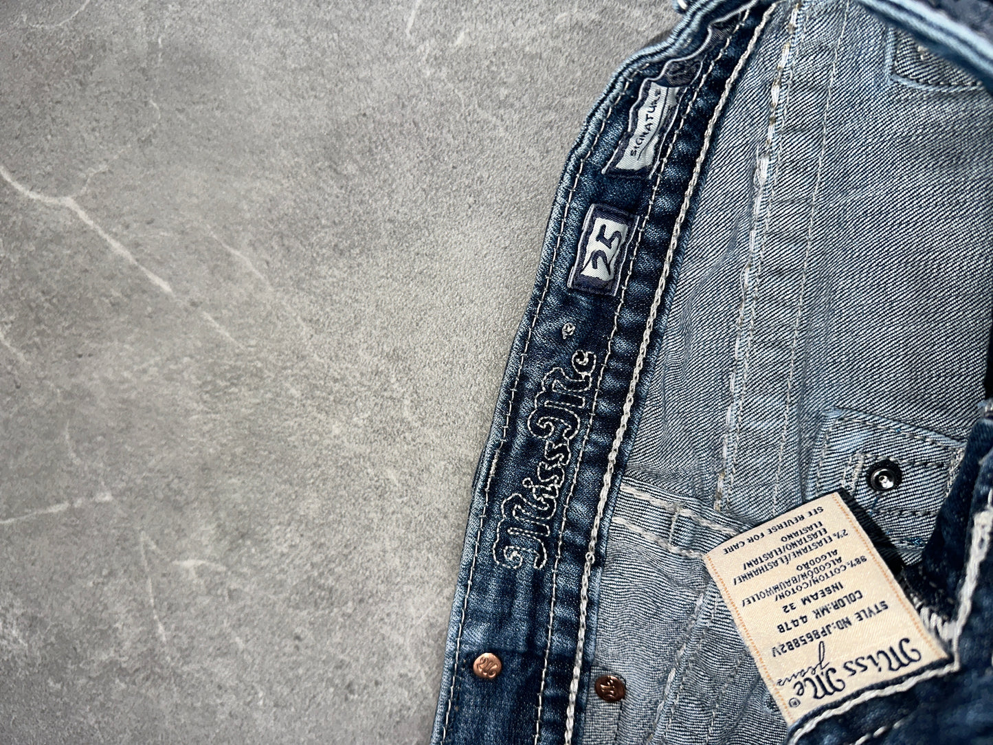 Miss Me Bootcut Low Rise // 25 (Xs)