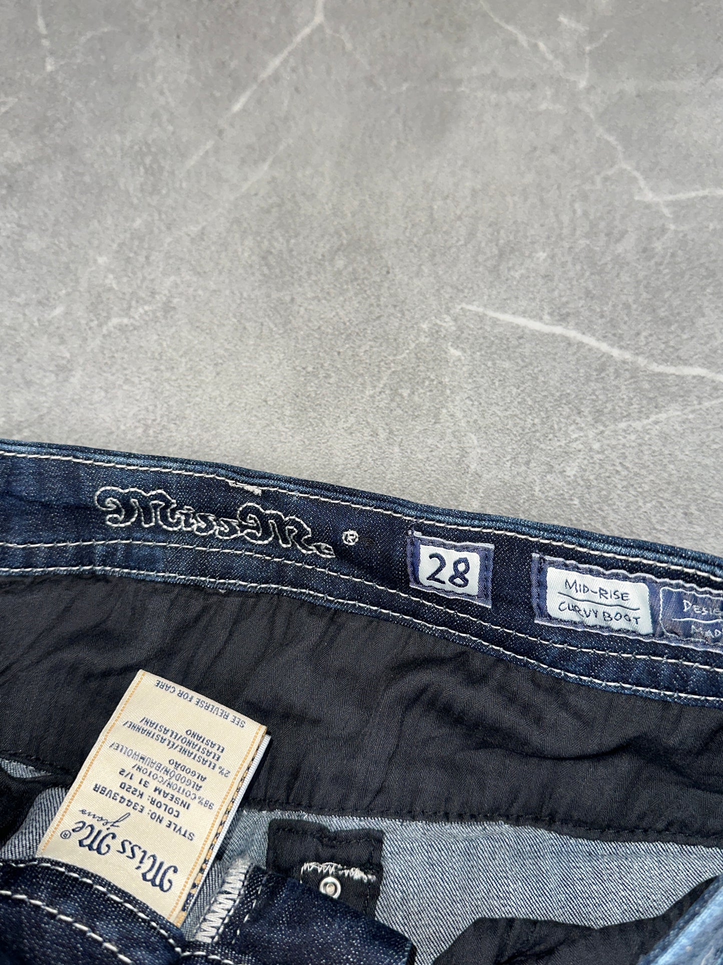 Miss Me Bootcut Mid Rise // 28 (M)