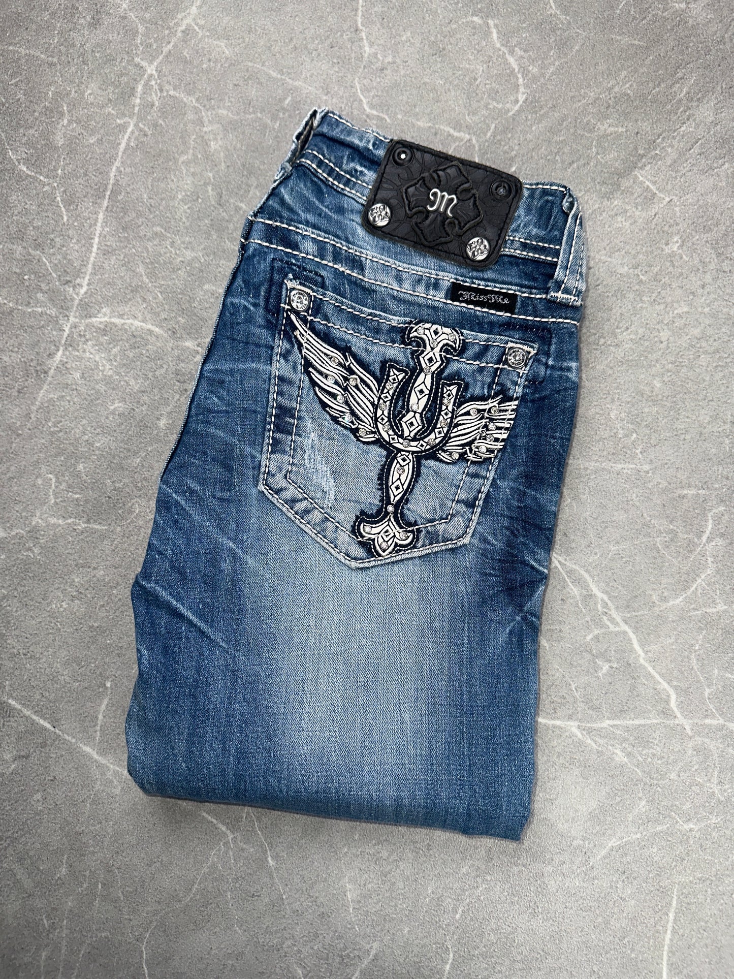 Miss Me Bootcut Low Rise // 27 (S)