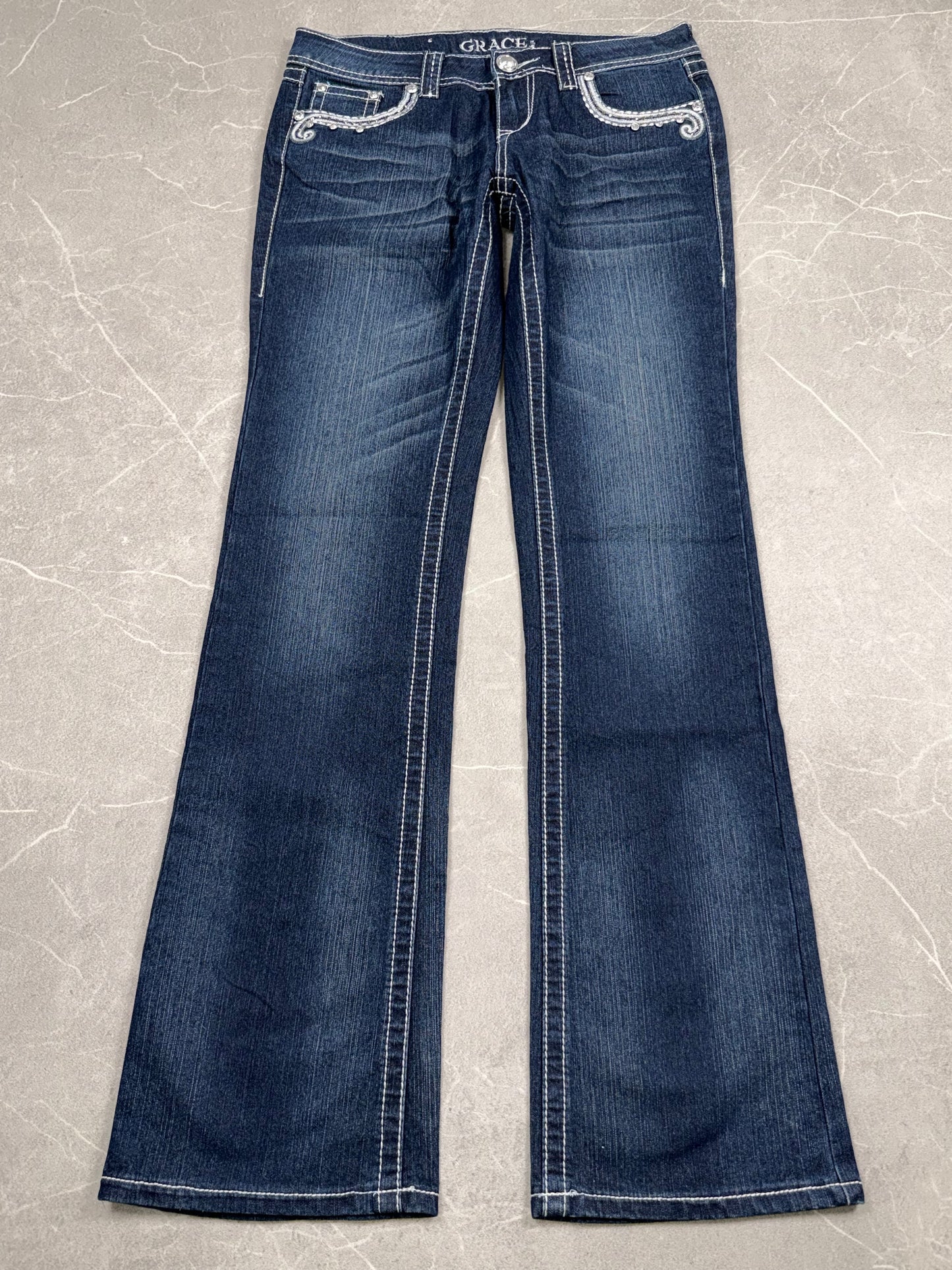 Grace in La Bootcut Low Rise // M