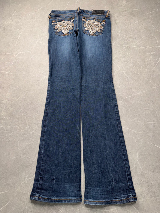 Grace in La Bootcut Low Rise // 27 (S)