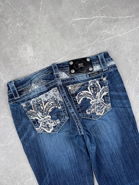 Miss Me Bootcut Low Rise // 27 (S)