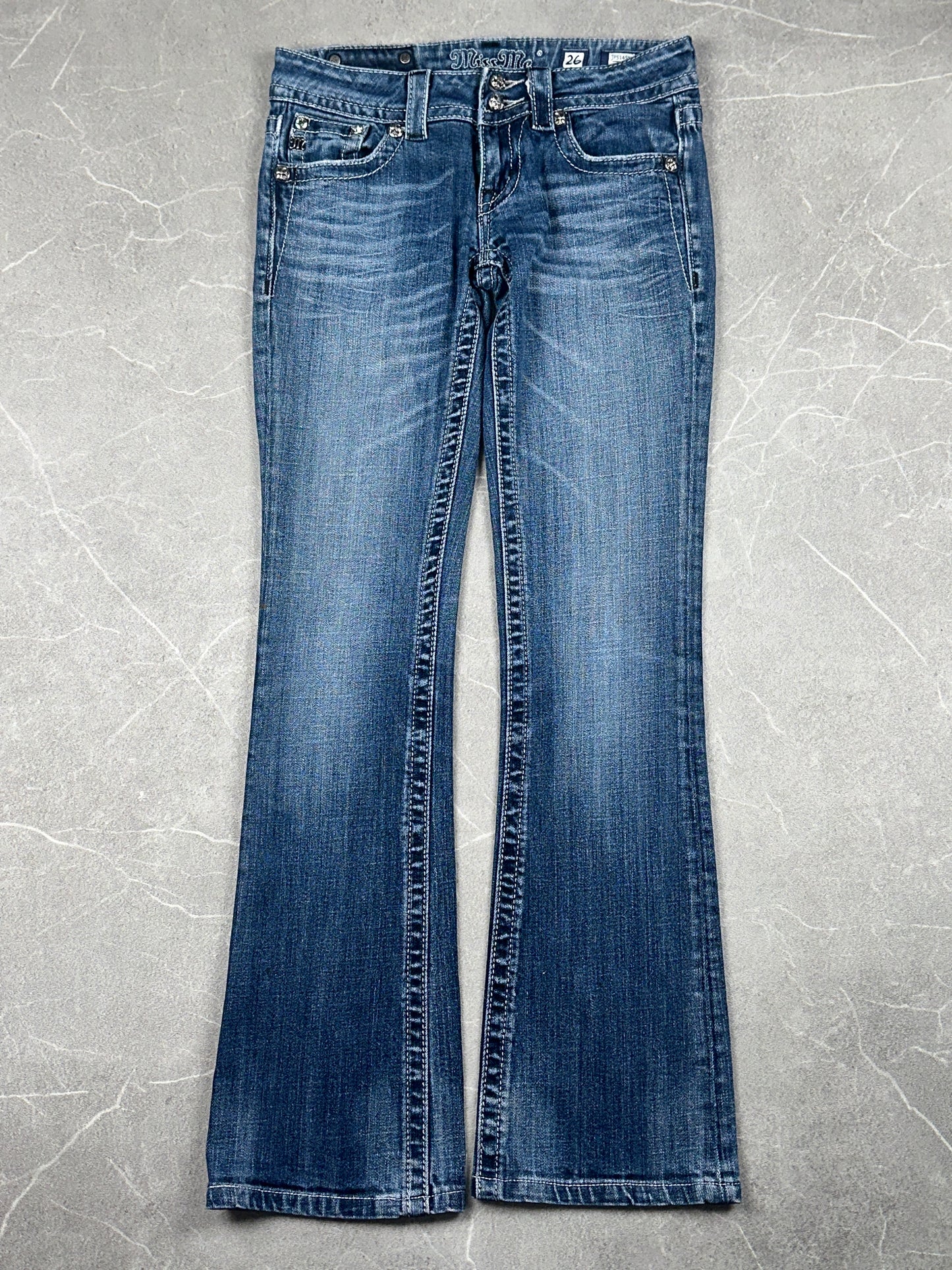 Miss Me Bootcut Low Rise // 26 (S)