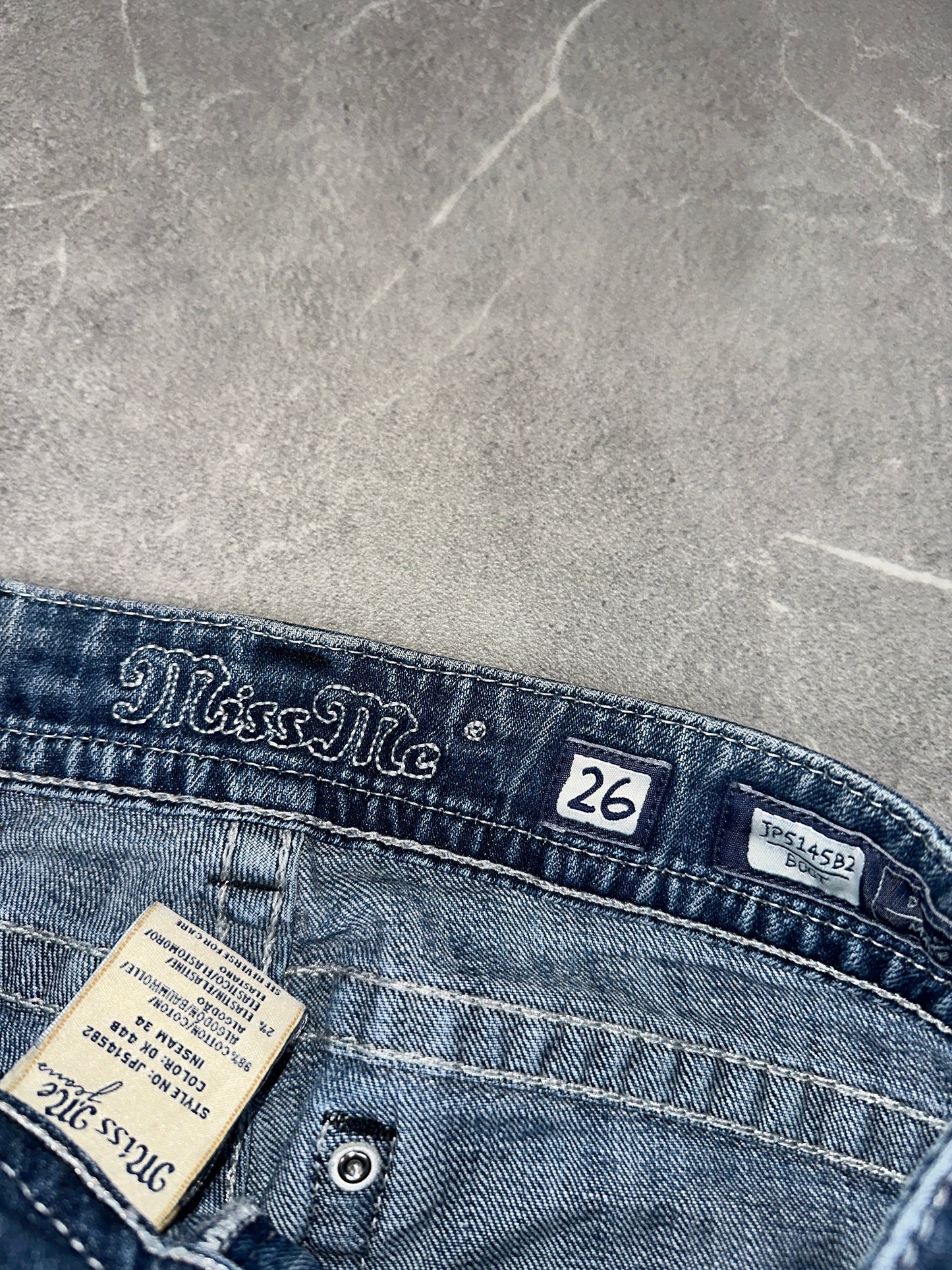 Miss Me Bootcut Low Rise // 26 (S)