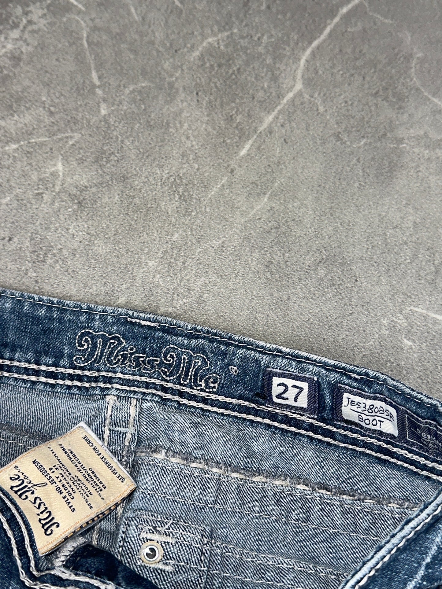 Miss Me Bootcut Low Rise // 27 (S)