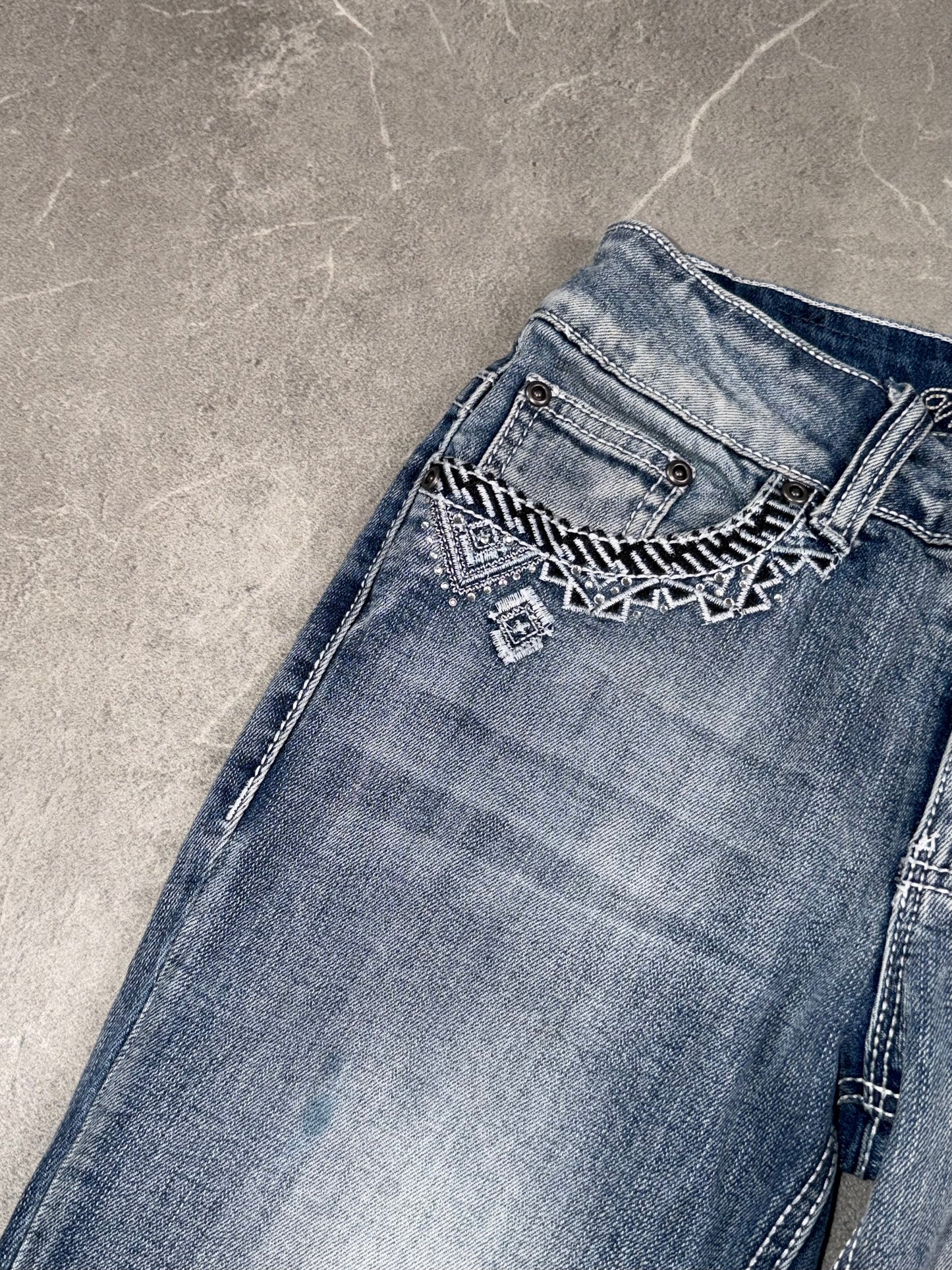 Wiced Heart Bootcut Mid Rise // 26 (S)