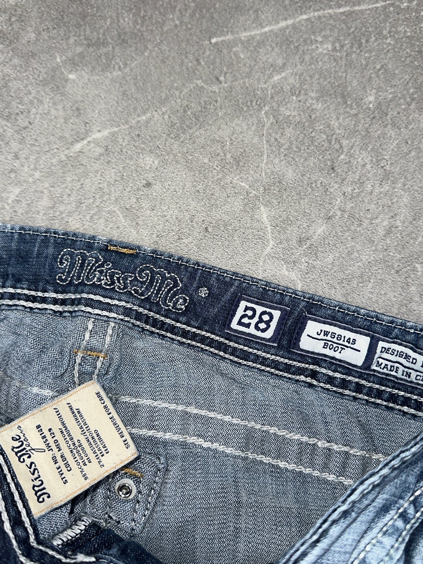 Miss Me Bootcut Low Rise // 28 (M)