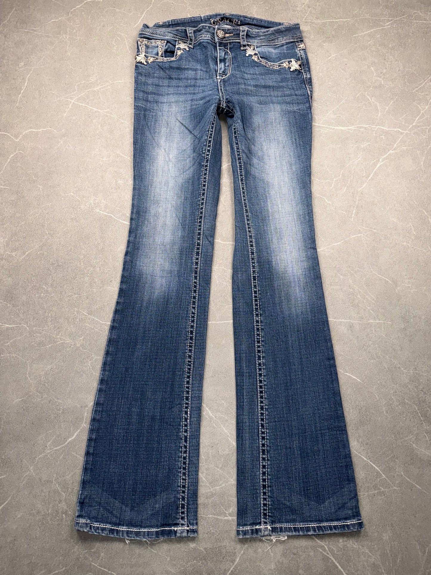 Grace in La Bootcut Low Rise // 28 (M)