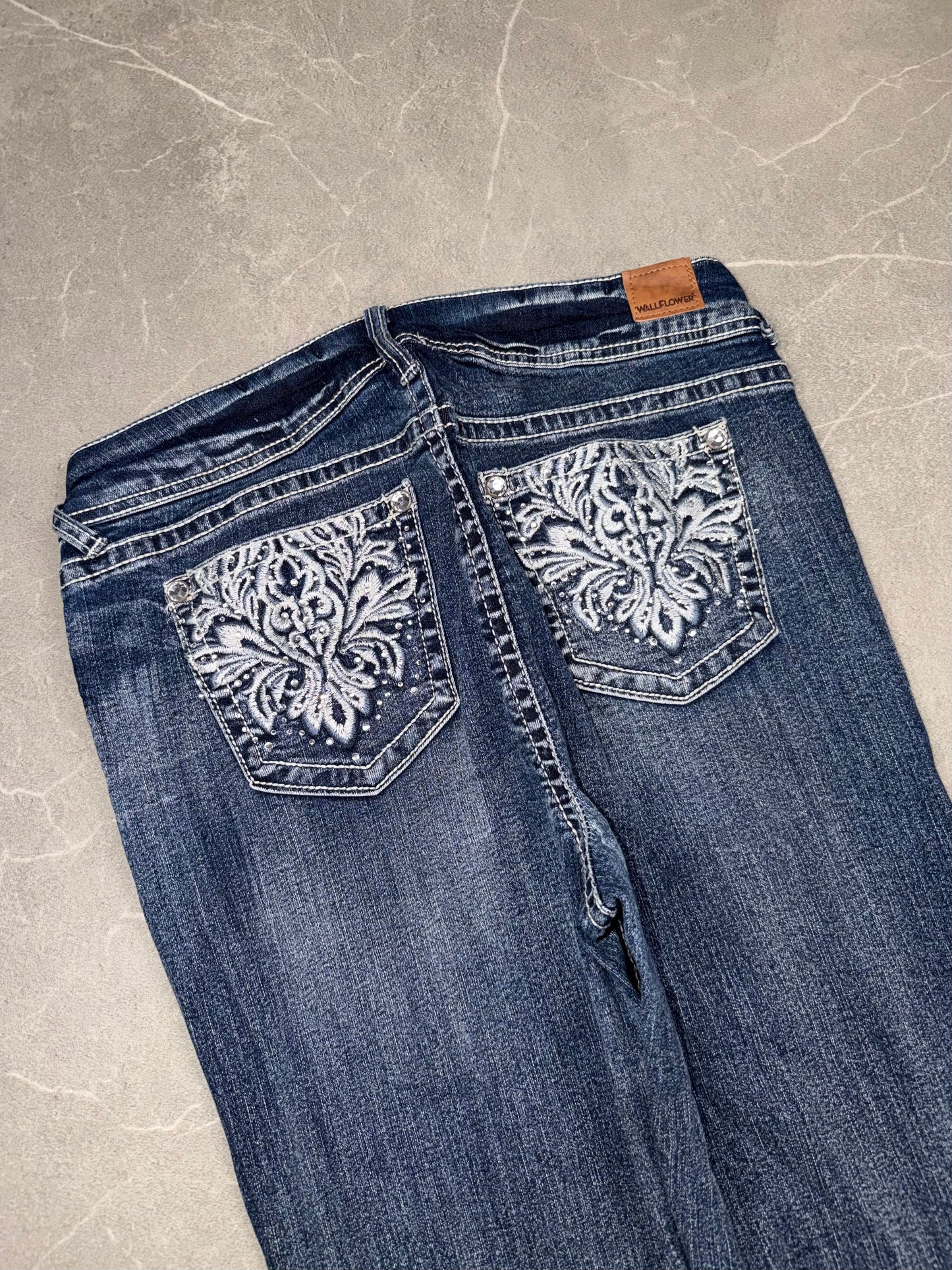 Wallflower Bootcut Mid Rise // M