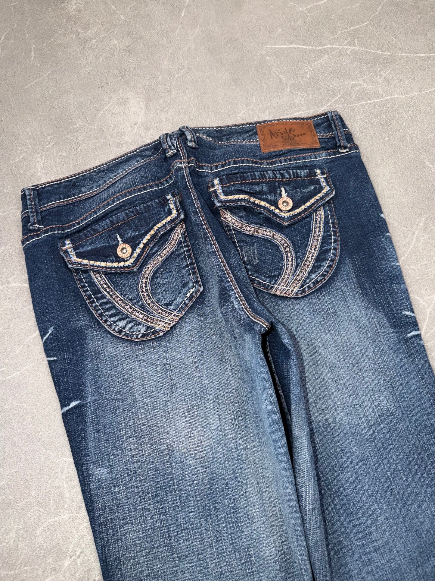 Ariya Bootcut Low Rise // M